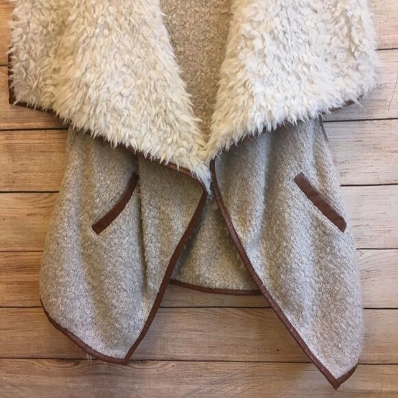 ‎iiSISTERS WOOL BLEND SHERPA LINED OPEN FRONT VEST - Picture 6 of 9